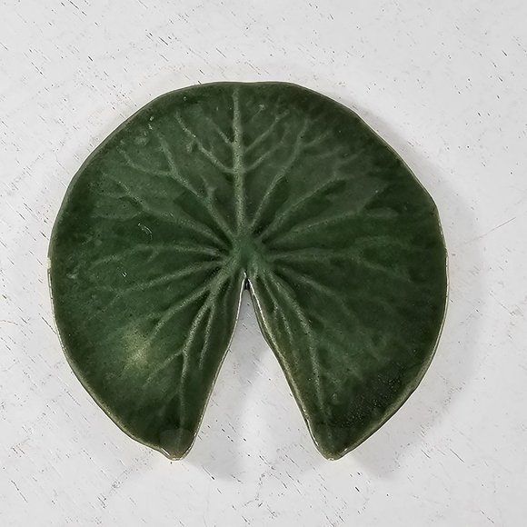 Hagen Renaker Lily Pad Miniature Figurine #246 *Chip* - Picture 1 of 8